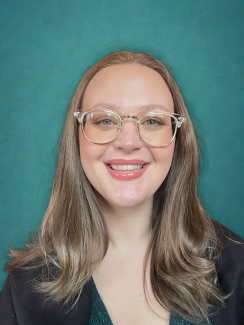 Alyson Urbaniak Headshot