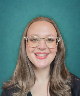 Alyson Urbaniak Headshot